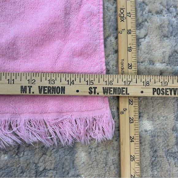 Vintage Pequot Pink Fringe Embroidered Daisy Bathroom Hand Towel - Picture 4 of 5